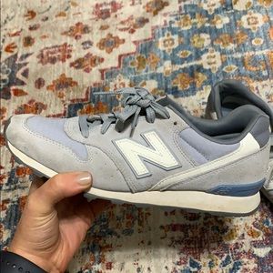 New balance tennis shoes